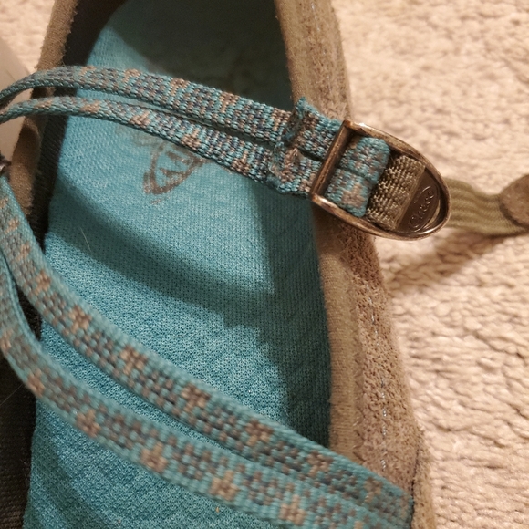 Grey Chaco Mary janes size 9 - Picture 2 of 8